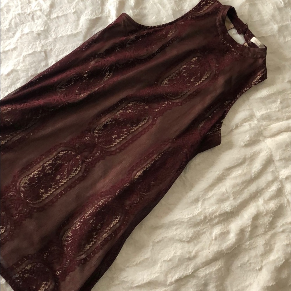 Sleeveless burgundy lace dress